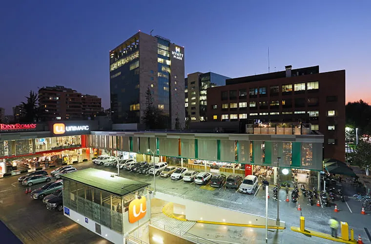 Comercial para Tamarugo — Strip Center Vitacura en Santiago — 24.180 m² — 1/6