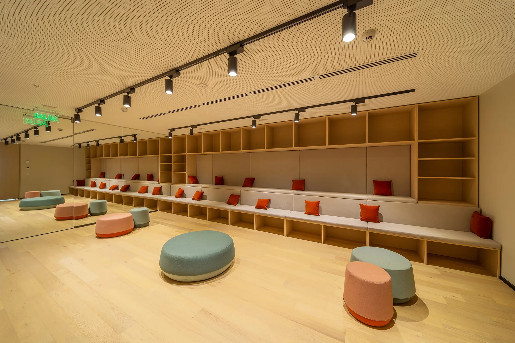 Oficinas para CBRE en Santiago — 2.154 m² — 1/6