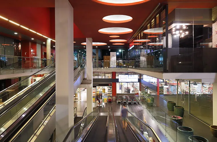 Comercial para Tamarugo — Strip Center Vitacura en Santiago — 24.180 m² — 5/6