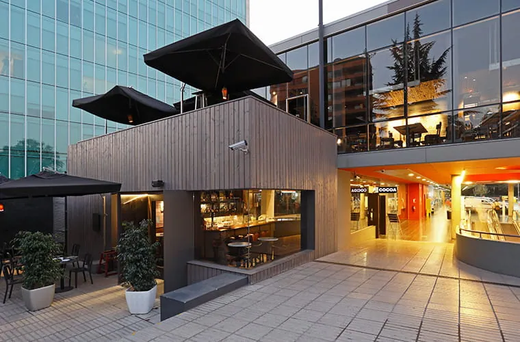 Comercial para Tamarugo — Strip Center Vitacura en Santiago — 24.180 m² — 4/6