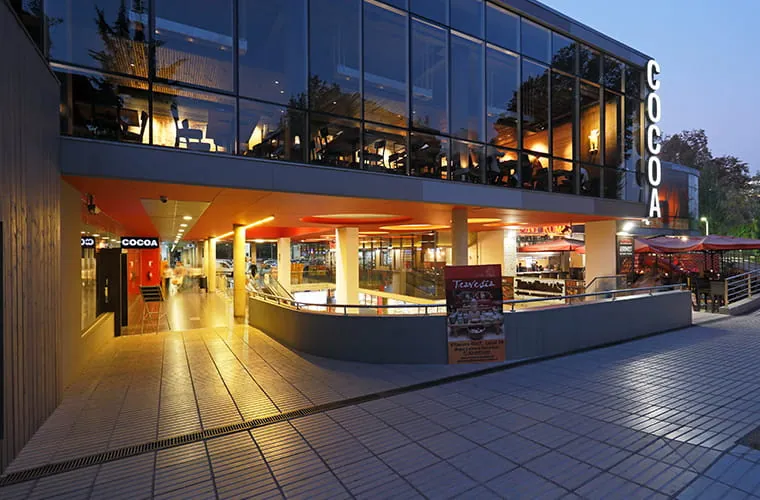 Comercial para Tamarugo — Strip Center Vitacura en Santiago — 24.180 m² — 3/6