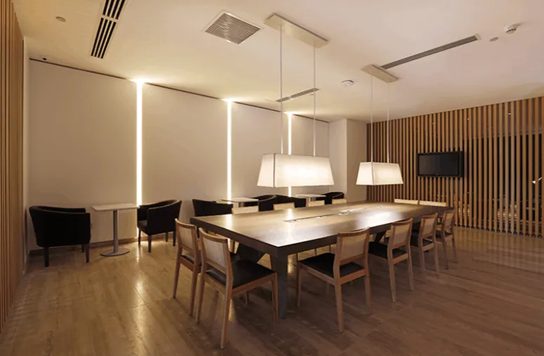 Oficinas para Salón VIP LATAM en Santiago — 1.800 m² — 2/6