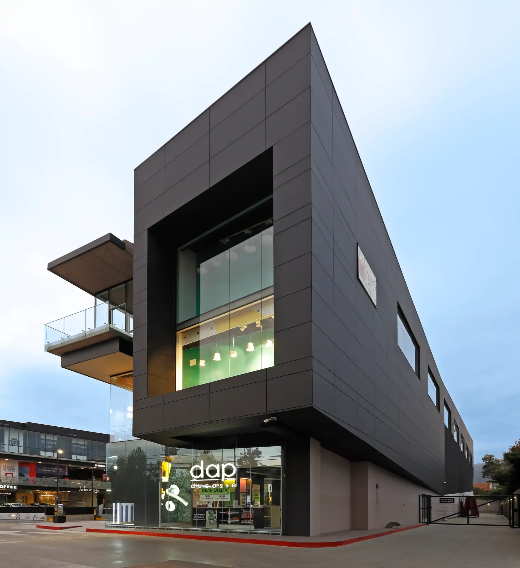 Comercial para Las Condes Design en Santiago — 14.799 m² — 1/6
